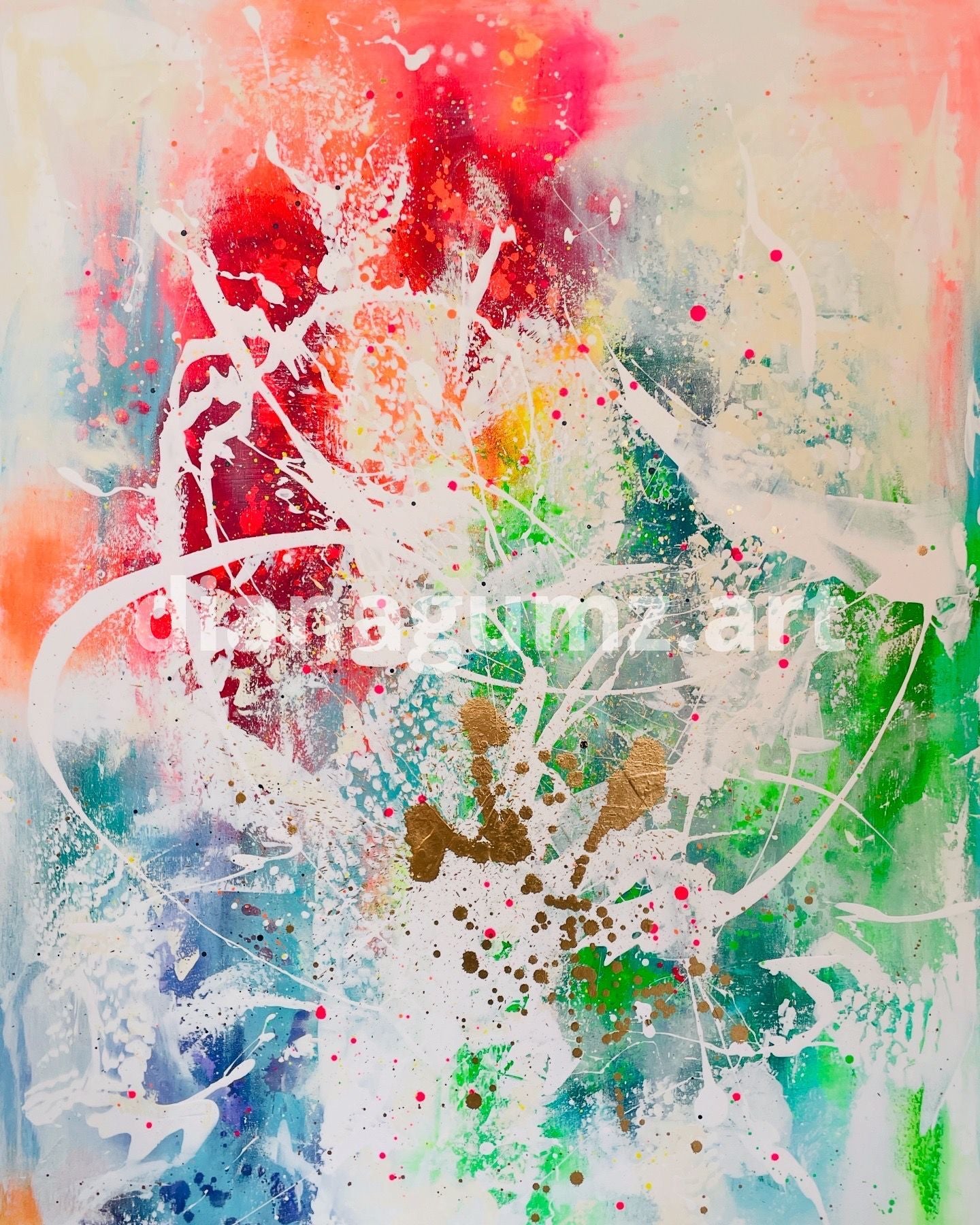 Abstraktes Acrylgemälde im Hochformat von Diana Gumz. Eine dynamische Farbexplosion in Rot, Grün, Blau und Orange, überzogen mit schwungvollen weißen Linien und goldenen Farbspritzern.