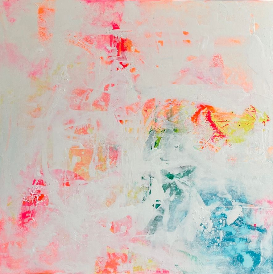 Abstraktes, quadratisches Acrylgemälde. Unter einer dicken, strukturierten Schicht aus weißer Farbe blitzen bunte Farbflächen in Neonpink, Orange, Gelb und hellem Blau hervor