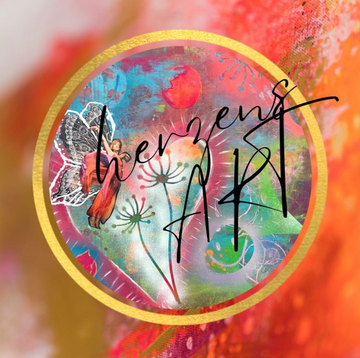 Grafik für den wöchentlichen Malkurs 'herzensART' in Kiel. In einem goldenen Kreis steht der Schriftzug vor einem bunten Hintergrund in Rot und Blau, verziert mit einer kleinen Fee und Pusteblumen.