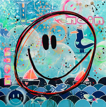 Detailreiches Pop-Art Wandbild der Künstlerin Diana Gumz. Zu sehen ist ein dicker roter Smiley vor einem maritimen Hintergrund mit Leuchtturm, Wellen, Fischen und dem vertikalen Schriftzug 'Moin'.